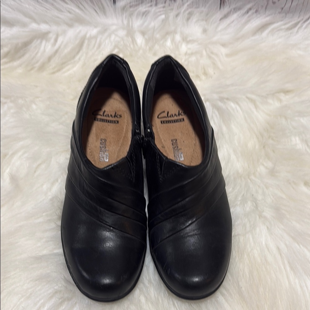 Clarks black leather shoe